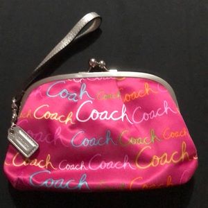 Wristlet that looks like a large coin purse